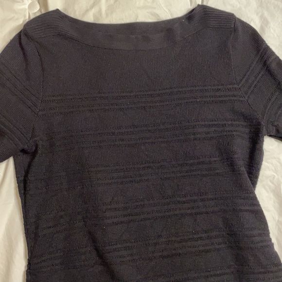 Apt 9 Black knit fitted top size M  ruched sides/textured design silver buttons - Picture 3 of 10